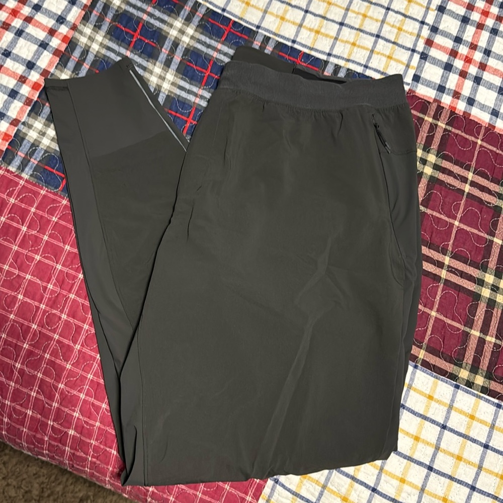 Lululemon Men’s XXL joggers.